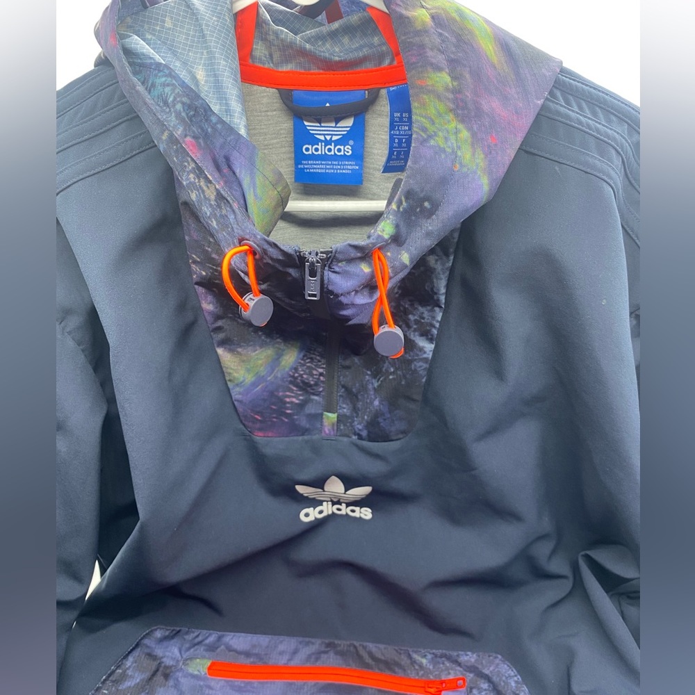 Adidas Mens XL multi-color rain jacket/ windbreaker only worn once. Reflective.